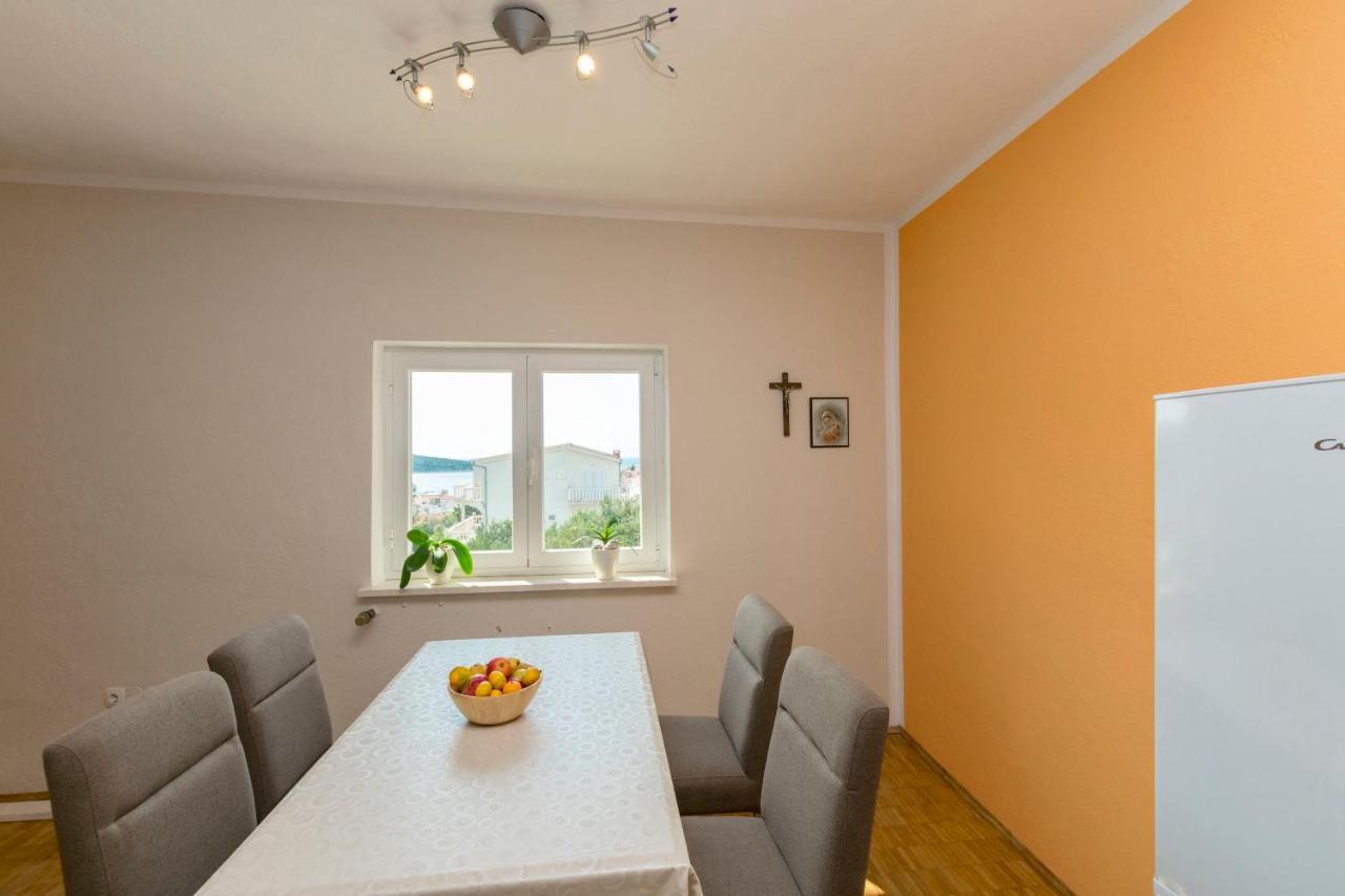 פרימוסטן Apartments Jelka מראה חיצוני תמונה