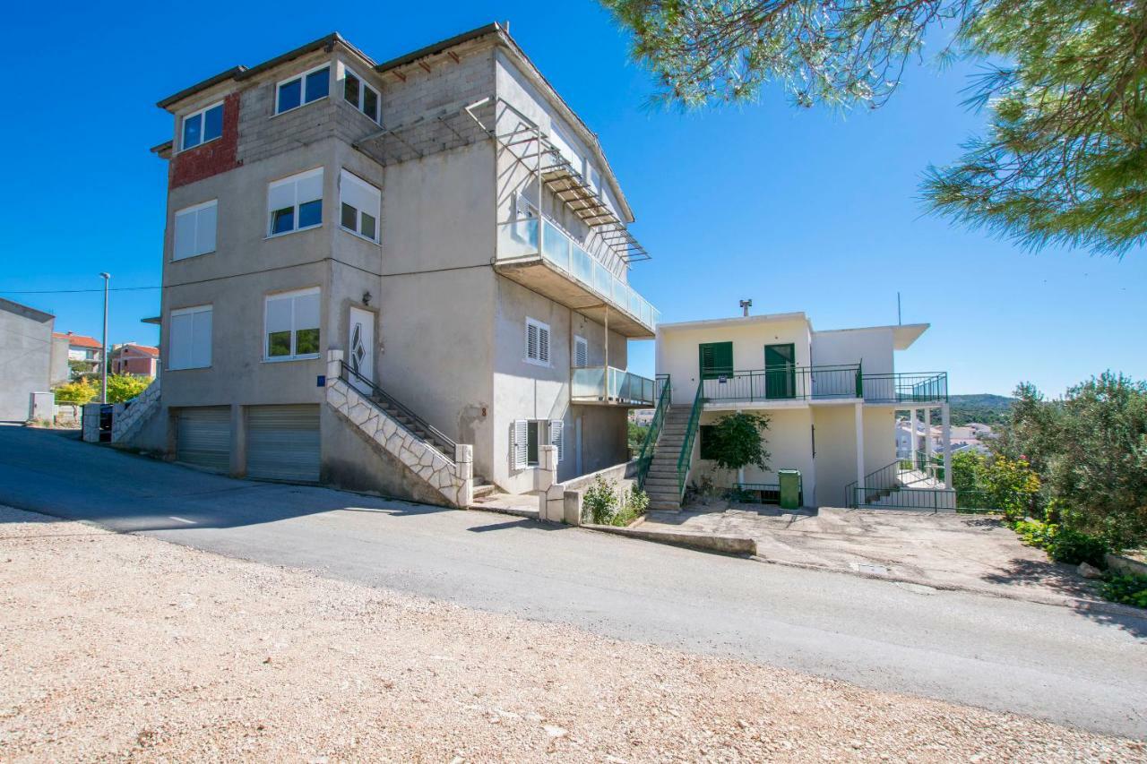 פרימוסטן Apartments Jelka מראה חיצוני תמונה