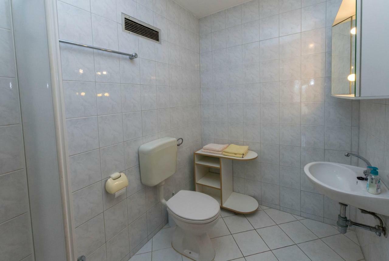 פרימוסטן Apartments Jelka מראה חיצוני תמונה