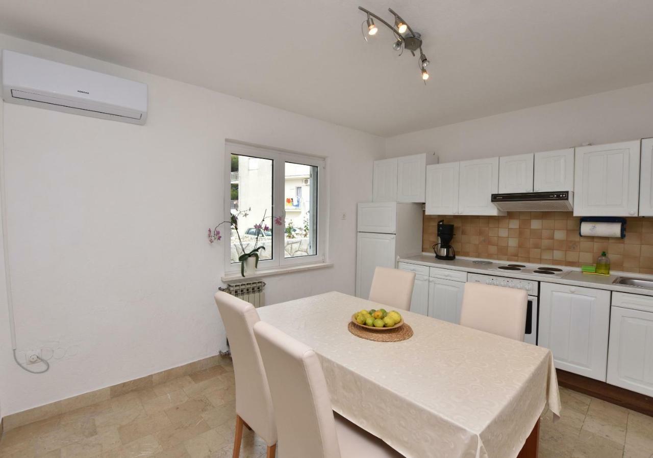 פרימוסטן Apartments Jelka מראה חיצוני תמונה
