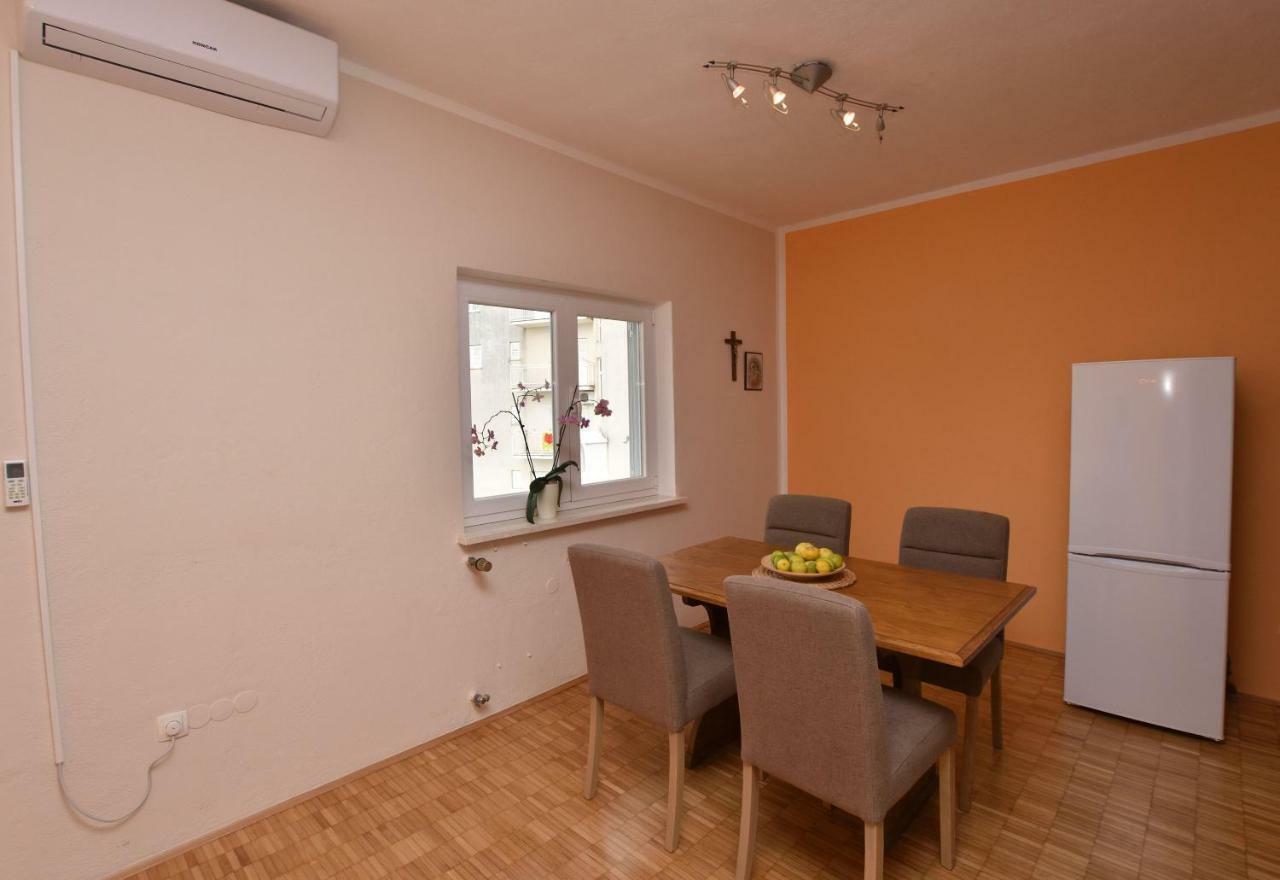 פרימוסטן Apartments Jelka מראה חיצוני תמונה